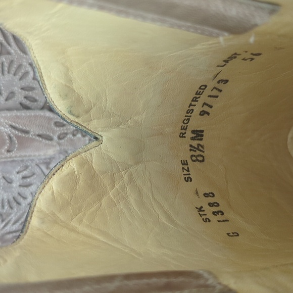 CORRAL G1388 ladies floral cut-out leather snip toe cowgirl boots sz8.5 like new - Picture 16 of 16